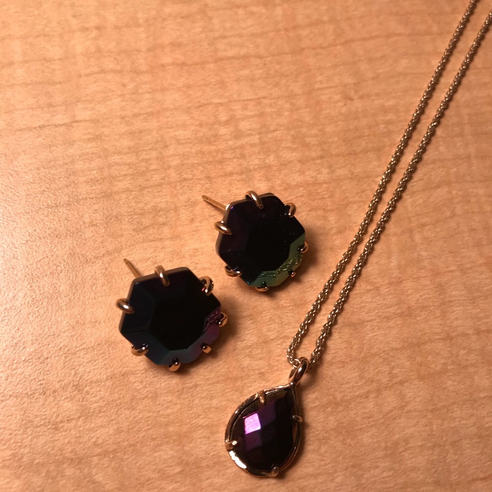 Kendra Scott necklace plus matching earrings!